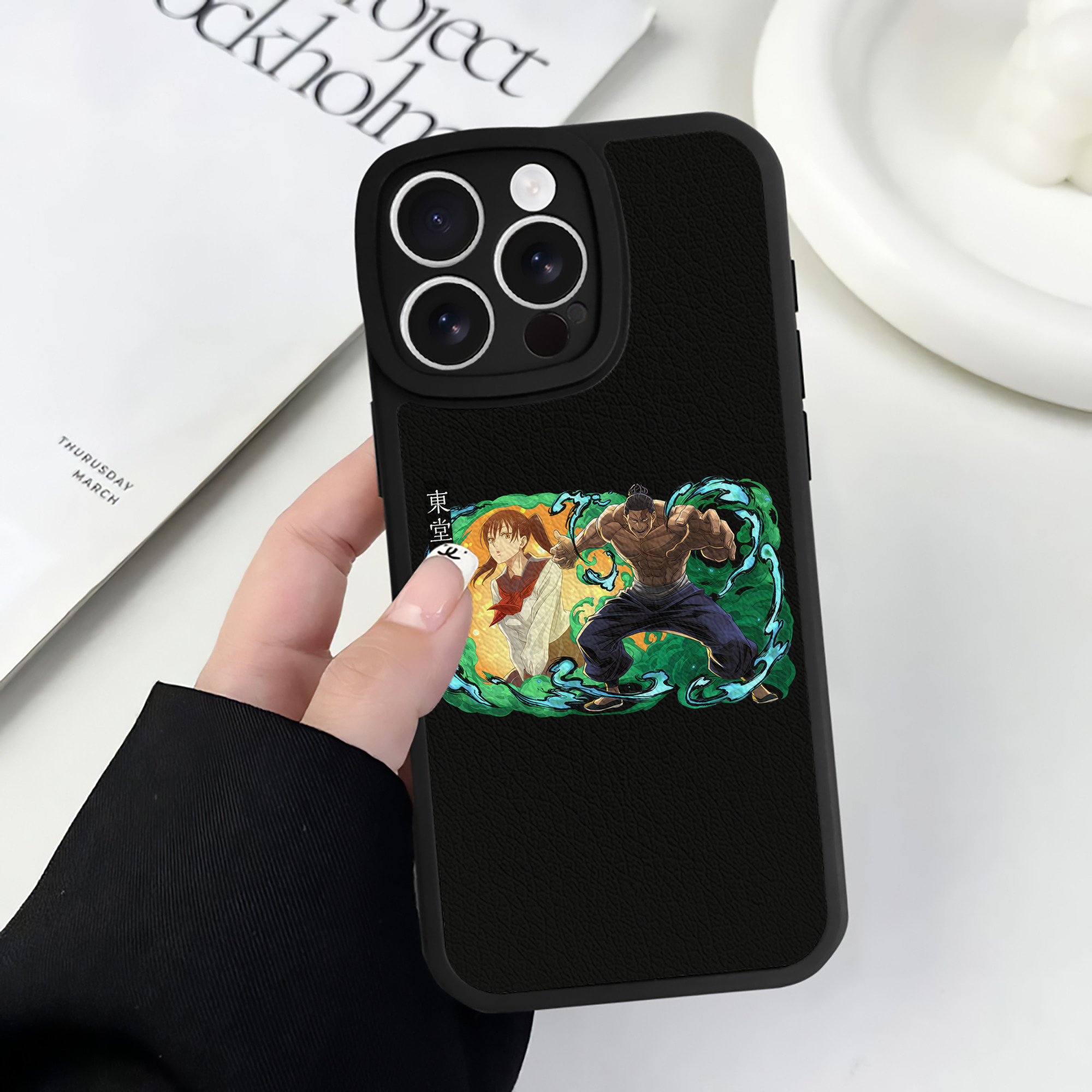 （画像用） 呪術廻戦 Jujutsu Kaisen 【iPhone 16シリーズ対応】シリコンスマホケース（レザー調） 材質：シリコン